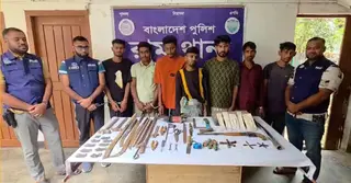 কক্সবাজারে ডাকাতির প্রস্তুতিকালে গ্রেপ্তার ৭, অস্ত্র-গোলাবারুদসহ বিপুল সরঞ্জাম উদ্ধার